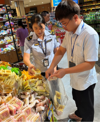 廣西興安縣市場(chǎng)監(jiān)管局開展中秋月餅食品安全專項(xiàng)排查，保障節(jié)日期間食品銷售安全